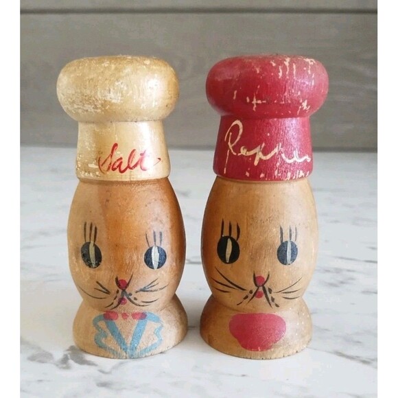Vintage Wooden Salt & Pepper Shakers With Bunny Face & Chef Hats Shaker Set - Picture 2 of 7
